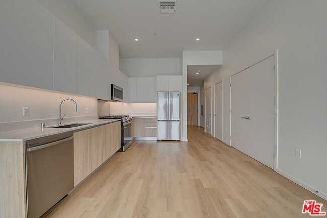 Photo - 200 W Ocean Blvd Unit 711