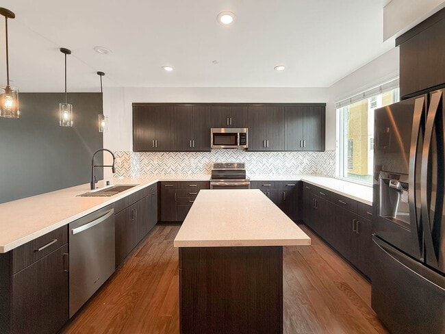 Large and Bright 4 bedroom, 3.5 bathroom h... - Large and Bright 4 bedroom, 3.5 bathroom h... House