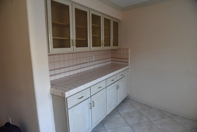 Breakfast room - 1818 Greenfield Ave Unit Back 1st floor