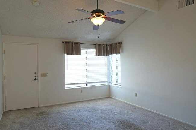 Building Photo - 6087 Montecito Cir