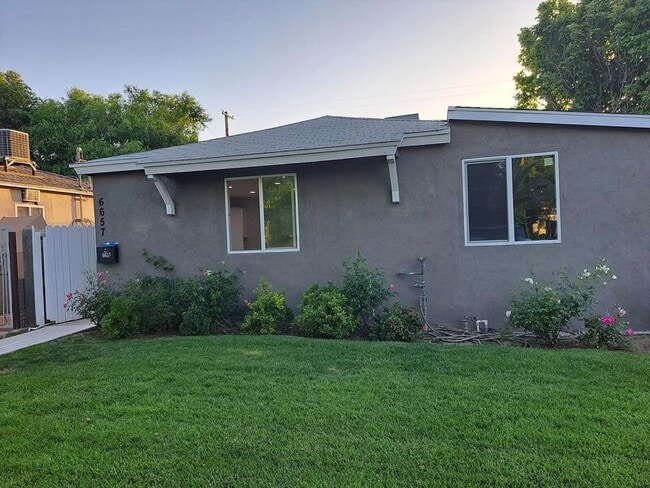 Photo - 6657 Zelzah Ave