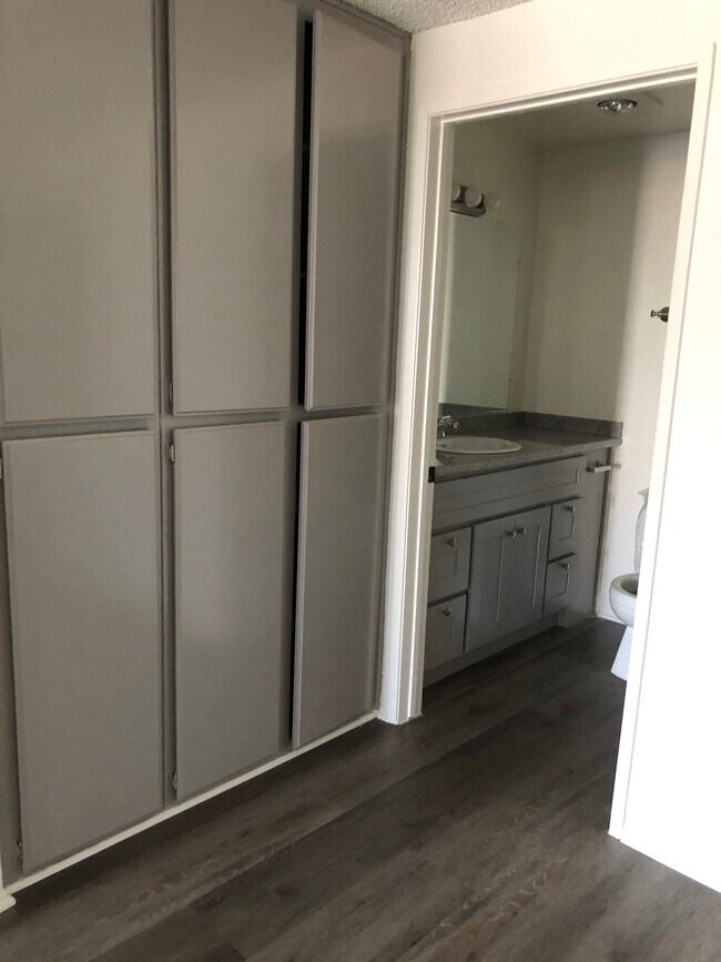 Photo - 1244 N Orange Dr Unit 112