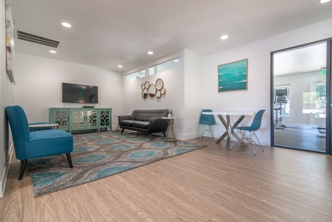 Photo - Laurel Heights Apartments