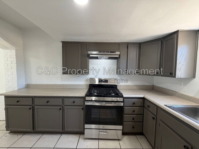 Photo - 281 W 12th St