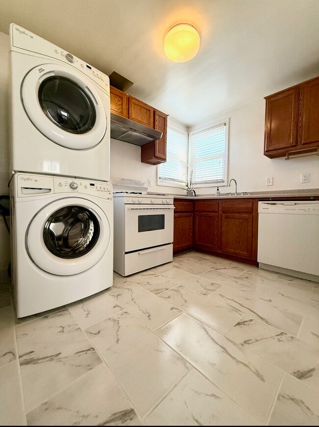 Building Photo - 1721 N Glenoaks Blvd Unit 1721 N Glenoaks