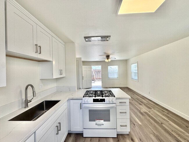 Photo - 662-668 Florence Street Unit 662