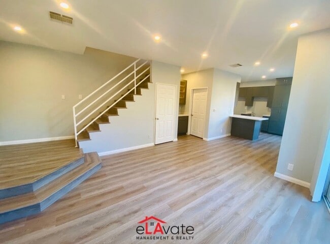 Photo - 14625 Dickens St