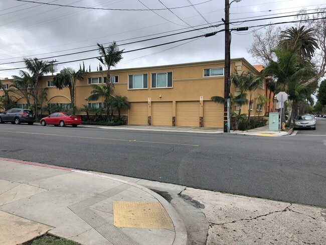 Building from 4th St - 394 Coronado Ave Unit 5