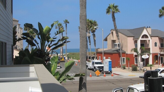 Condo with 2 car garage across from the beach - Condo with 2 car garage across from the beach