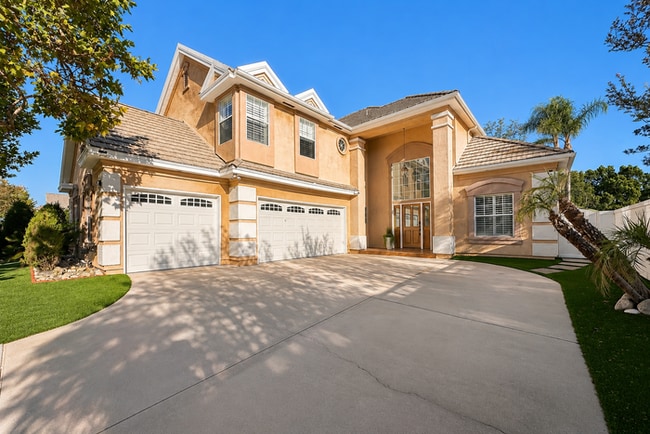 Building Photo - Furnished 4BR + Office | Putting Green Yard