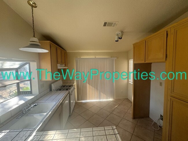 Photo - 10660 Cottonwood Ave