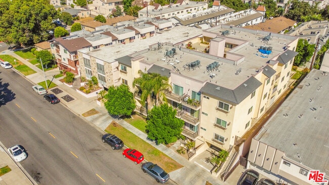 Building Photo - 626 E Orange Grove Ave Unit 105