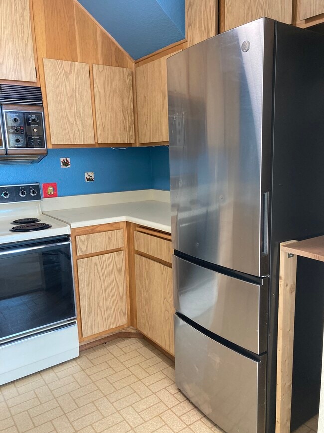 Kitchen - 4050 Porte La Paz Unit 56