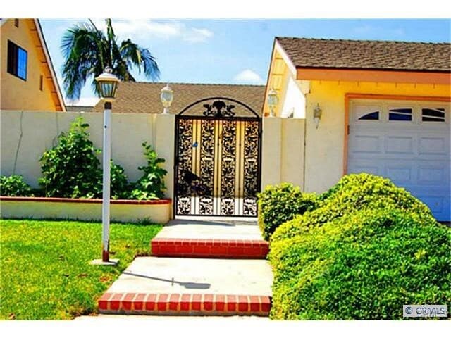 Building Photo - 14681 Comet St