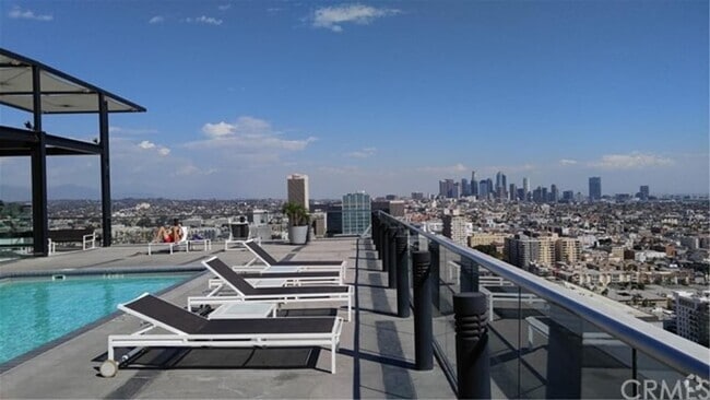 Building Photo - 3810 Wilshire Blvd Unit 309 Rental
