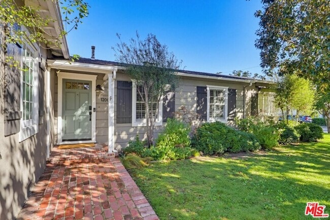 Photo - 12005 Hesby St