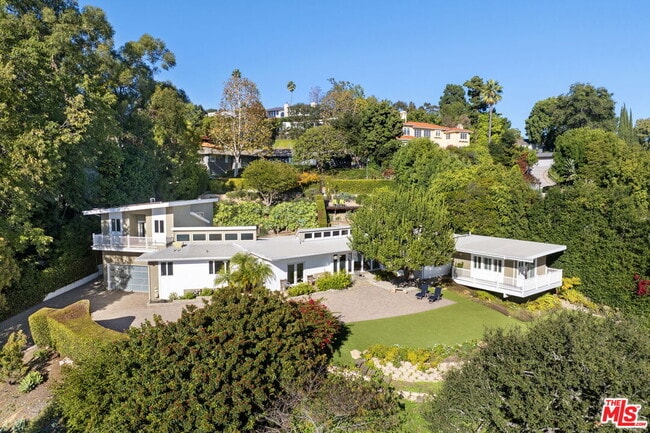 Photo - 11215 Sunset Blvd