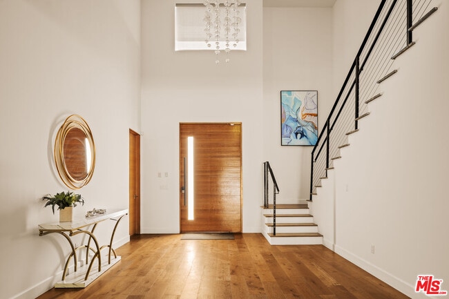 Photo - 5062 Woodley Ave