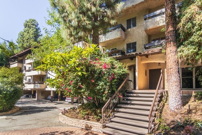 Building Photo - 2700 Cahuenga Blvd E Unit 2700 Cahuenga Blvd East No 1303
