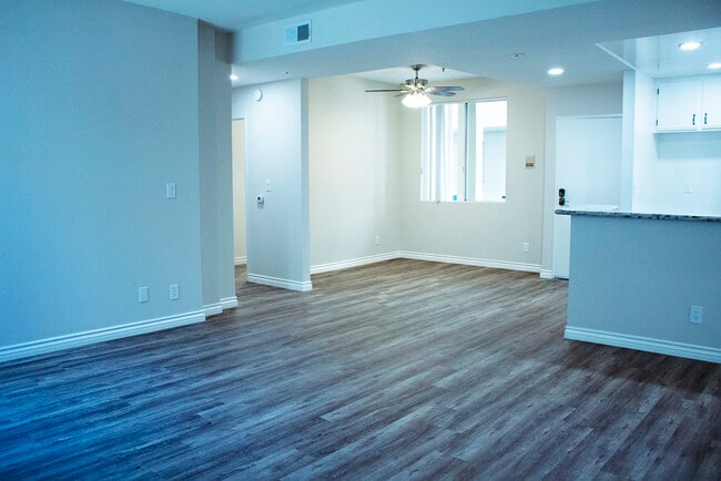 Photo - 90 N Michigan Ave Unit 105