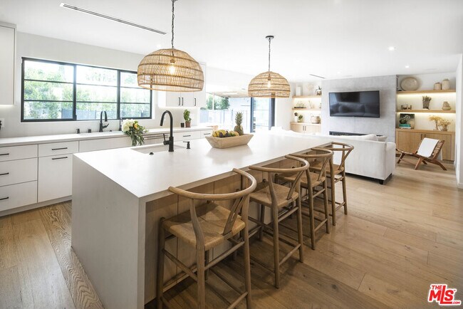 Photo - 823 S Sierra Bonita Ave