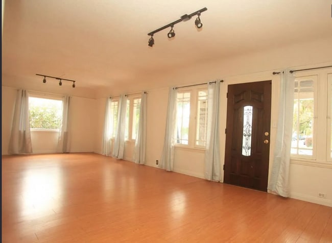 Building Photo - 1238 N Gardner St Unit 1238 N Gardner