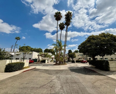 Building Photo - 7141 Coldwater Canyon Ave