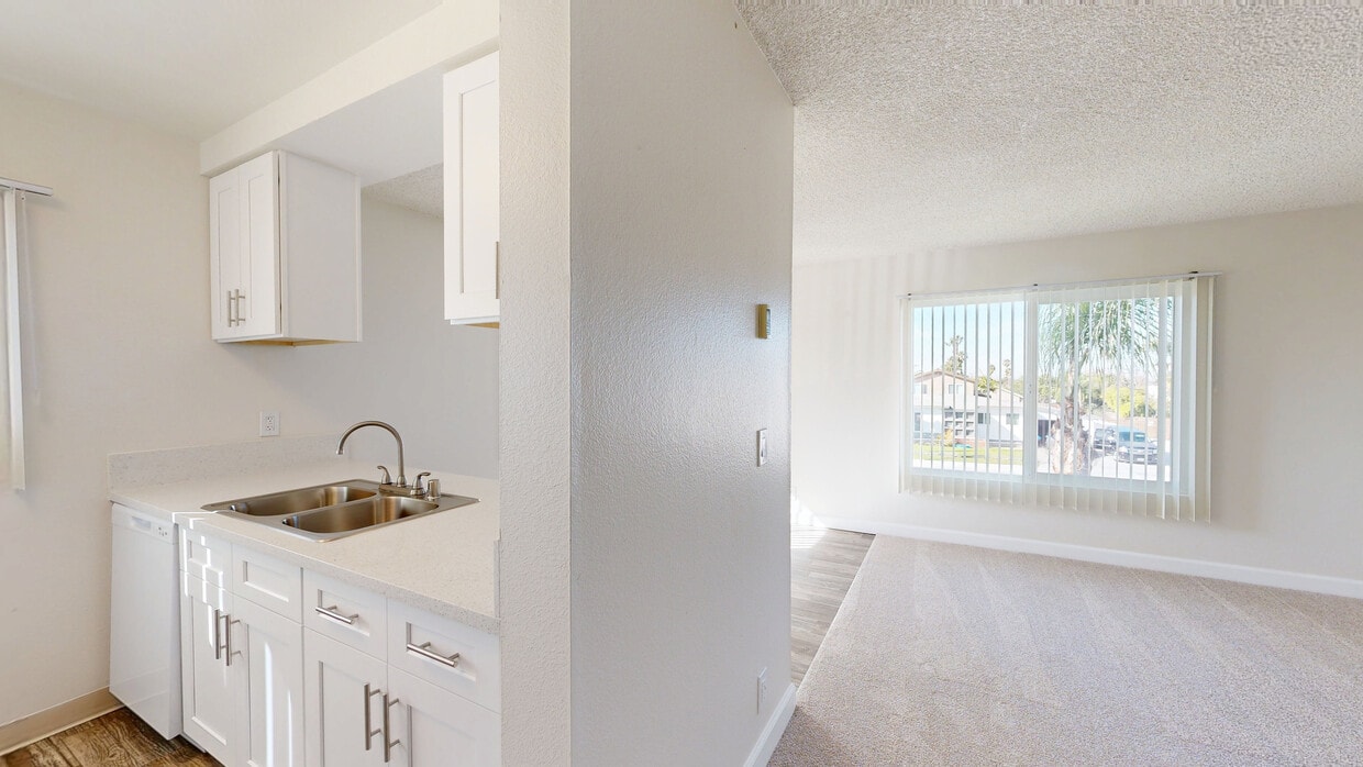 3D Tour - Naples Court