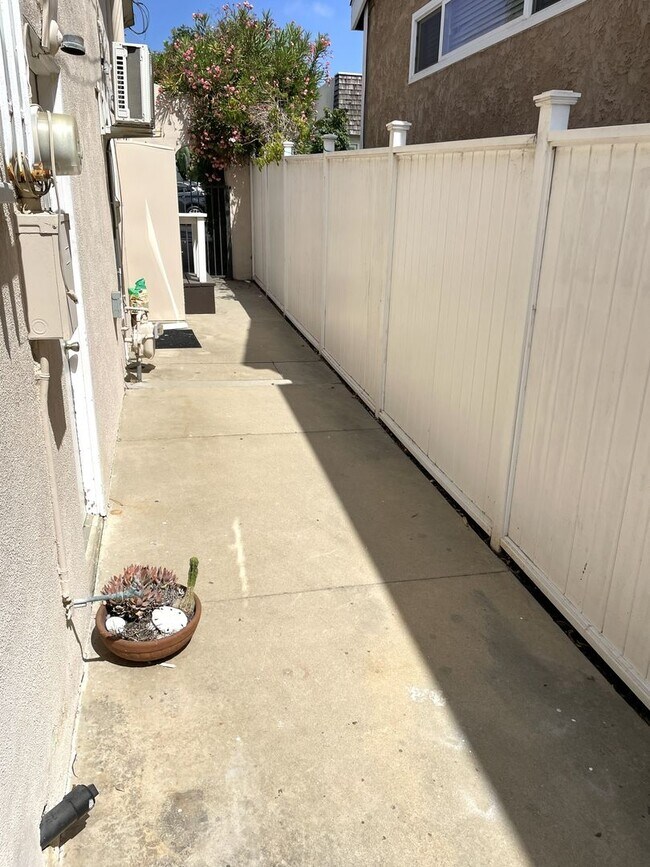 Photo - 208-208 W Mariposa Ave Unit 204