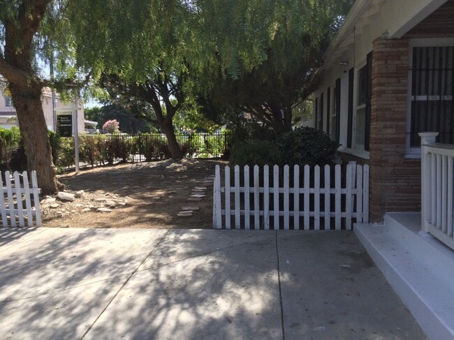 Photo - 20957 Community St