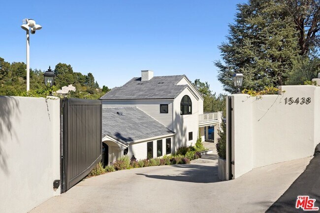 Photo - 15438 Mulholland Dr