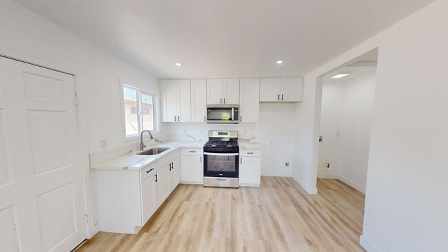 Building Photo - Ave55 Apartments Unit 301