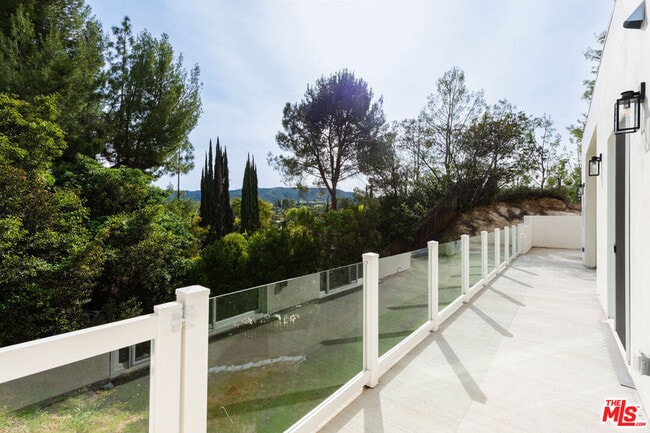 Building Photo - 4724 El Caballero Dr