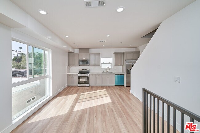 Photo - 1108 Queen Anne Pl