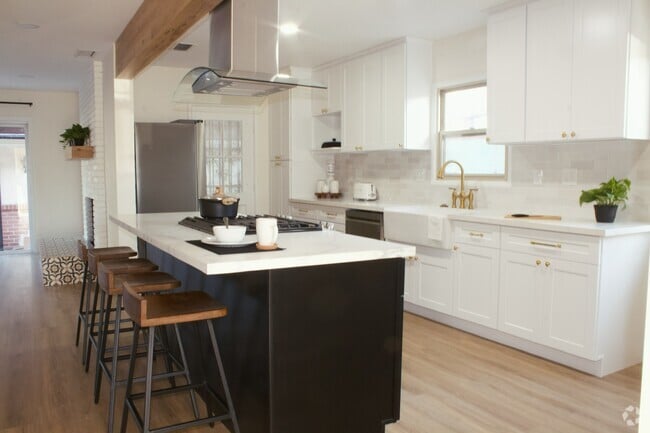 Building Photo - 5016 Briercrest Ave Rental