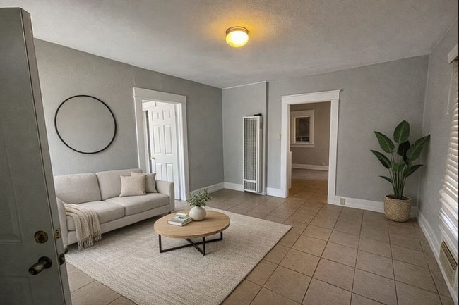 Building Photo - 331 N 5th St