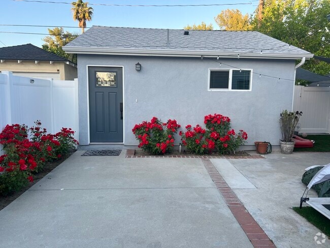 Entrance - 202 N Fairview St Rental