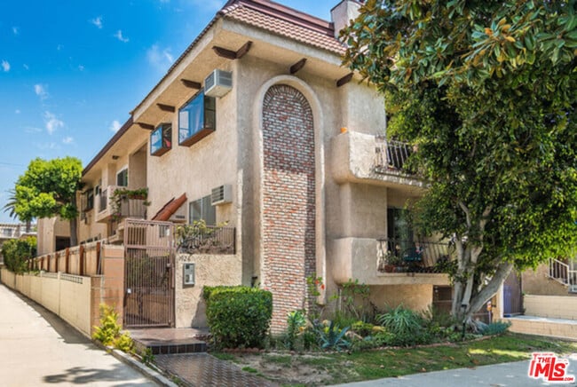 Building Photo - 1926 Glendon Ave Unit 2