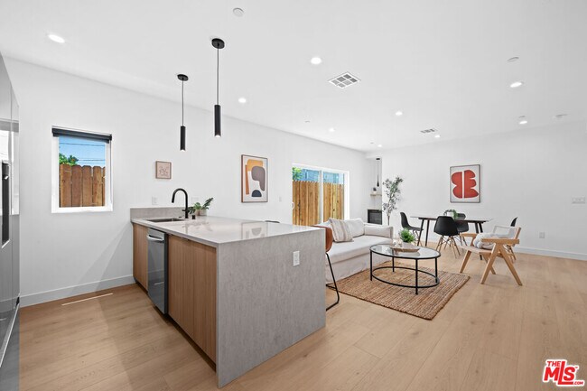 Photo - 839 1/4 N Detroit St