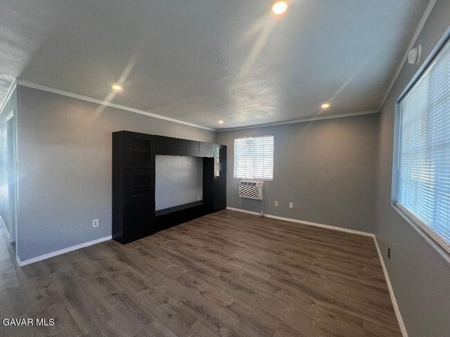 Photo - 43119 7th St E