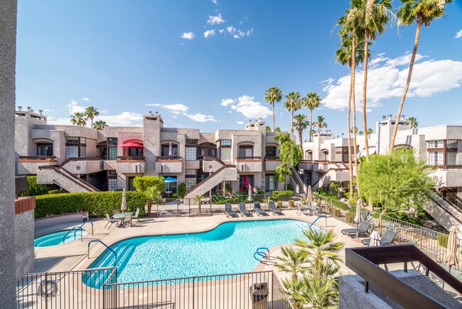 Building Photo - 2601 S Broadmoor Dr Unit 84