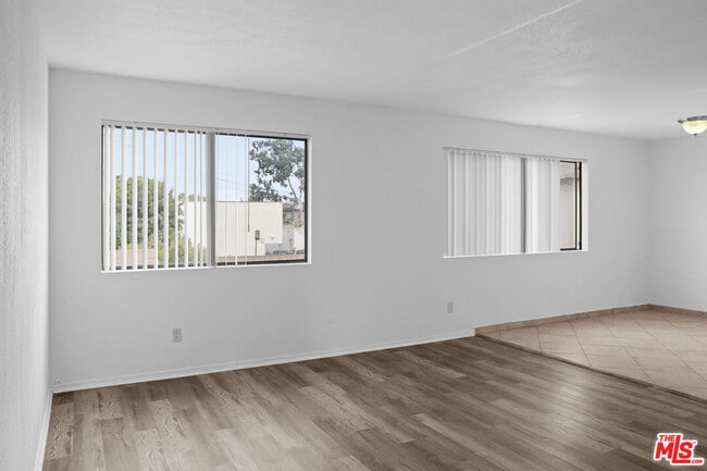 Building Photo - 324 Stepney St Unit 8