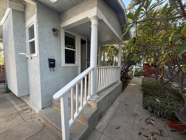 Building Photo - 867 W Santa Cruz St Unit B
