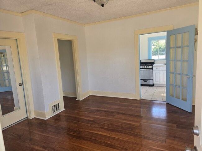 Building Photo - 976 Manzanita St Unit 976 Manzanita St.