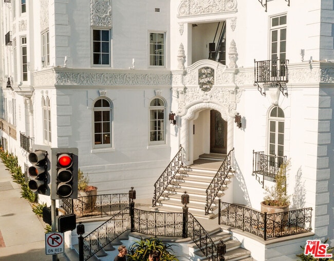 Photo - 1302 N Sweetzer Ave Unit 602