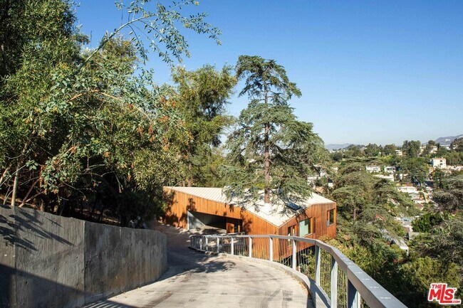 Photo - 1955 Park Dr