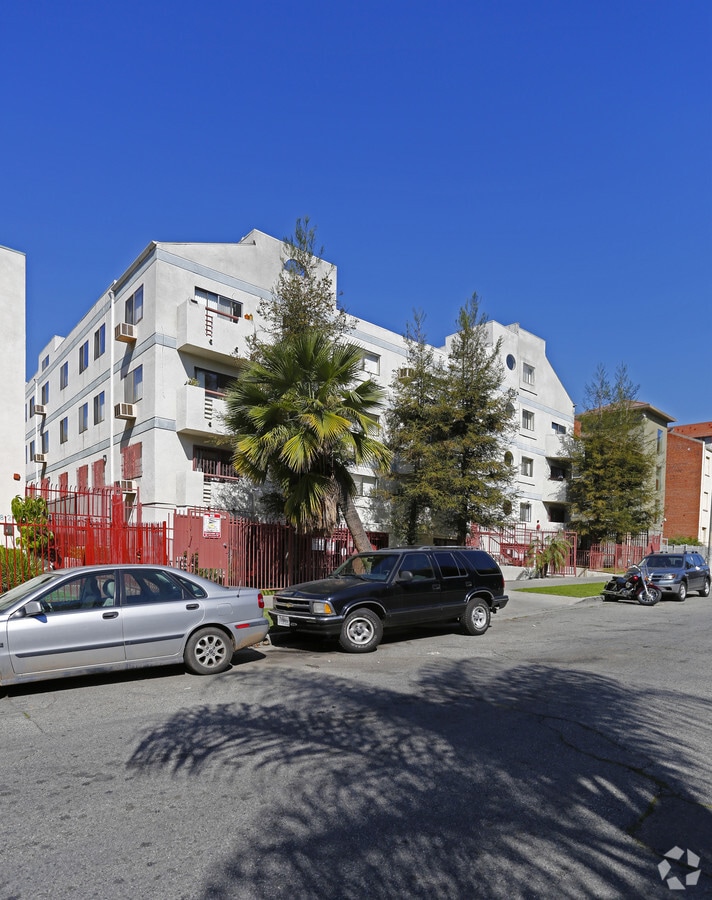 Fedora Apartments - Fedora Apartments