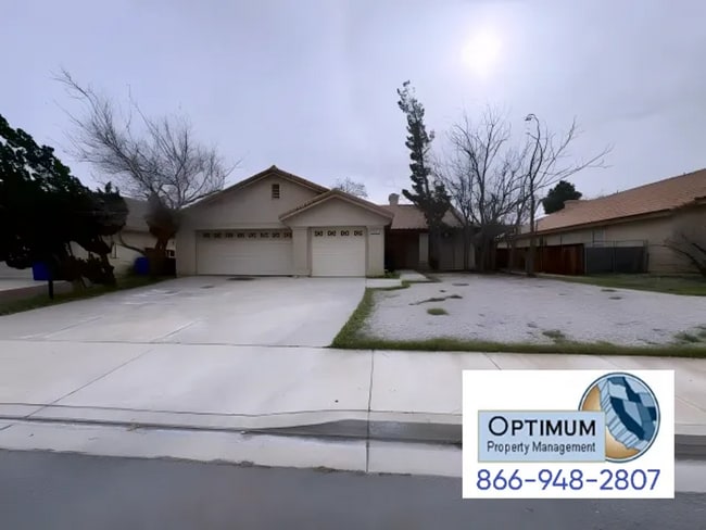 Building Photo - Beautiful 3 Bedroom, 2 Bathroom Home with Versatile Living Spaces