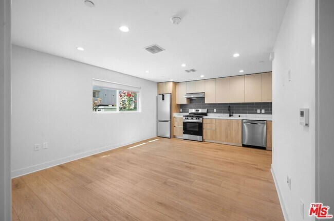 Photo - 1530 S Hayworth Ave Unit 101