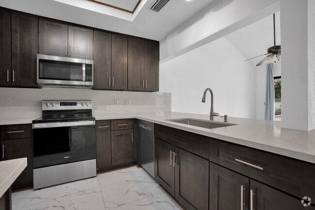 Building Photo - 77623 Woodhaven Dr S Rental